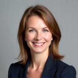 Porträt von Dr. Sarah Müller, CEO & KI-Strategin bei Aquarell AI